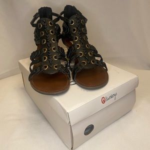 Olsenboye Black Wedge Zip up Sandals Women’s 9